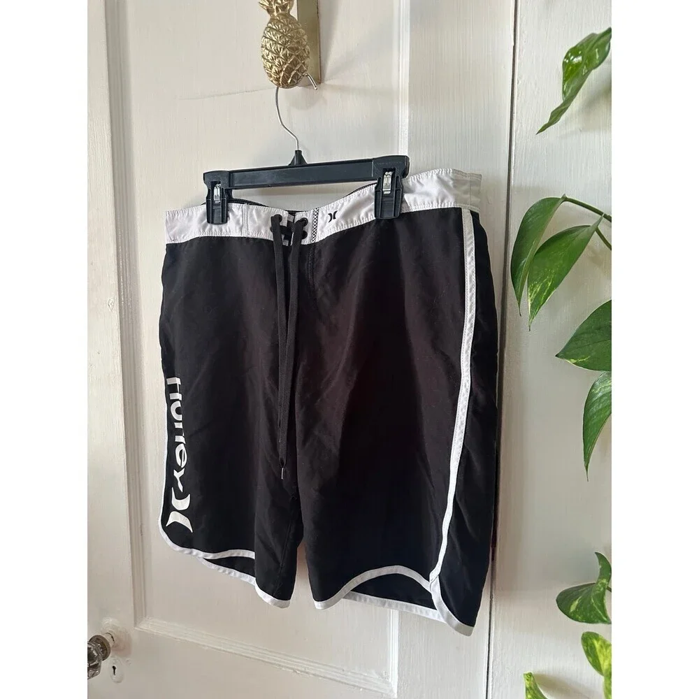 Hurley Men’s size 9 black swim shorts